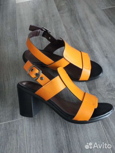 Босоножки женские