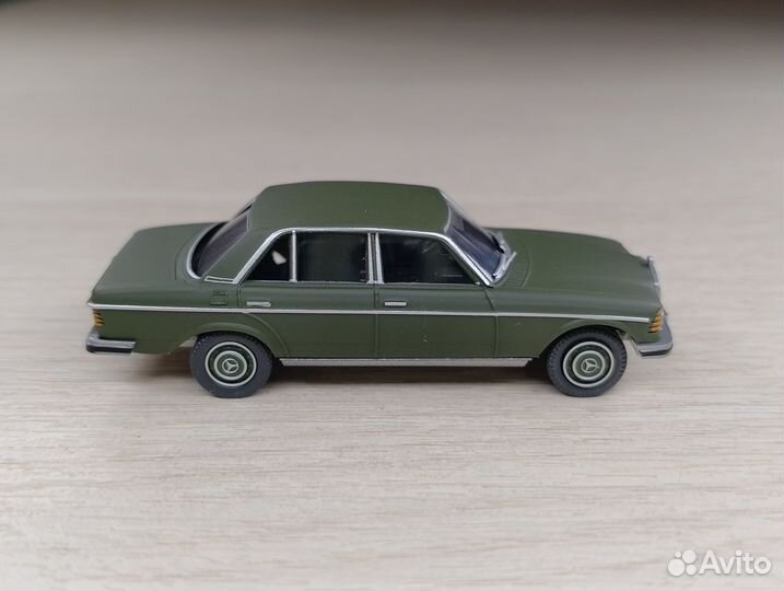 A30) Mercedes-Benz W123 (1975-1986) матовый тёмно