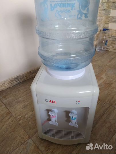 Кулер для воды напольный