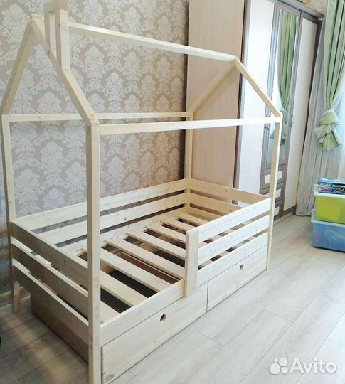 Детская кровать домик
