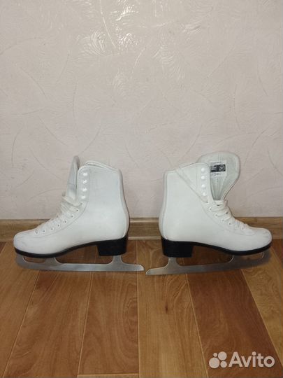 Коньки фигурные женские 37 размер