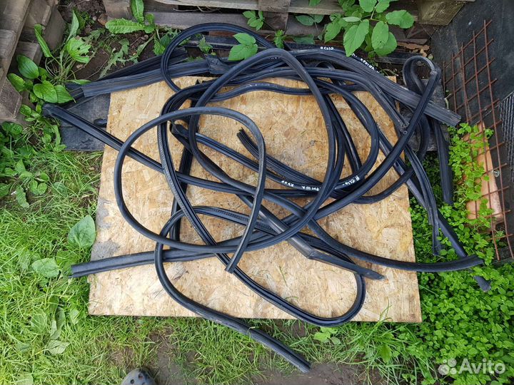 Уплотельные резинки Renault Clio 2