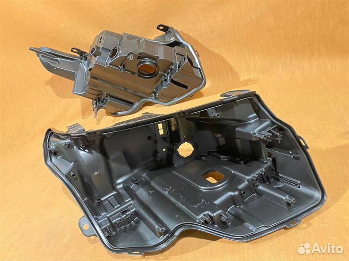 Корпус фары правый Range Rover Vogue IV