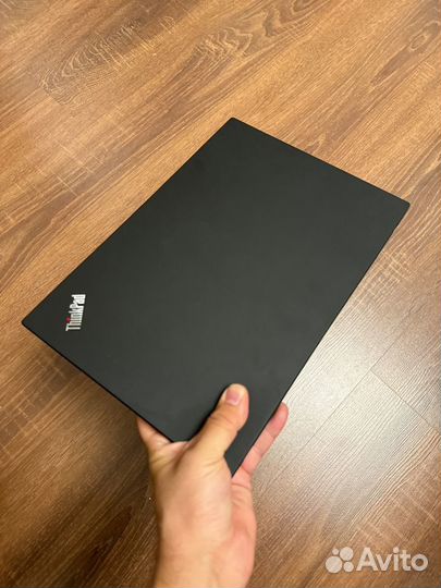 ThinkPad T490 i5-8365u 16gb 256ssd FHDips