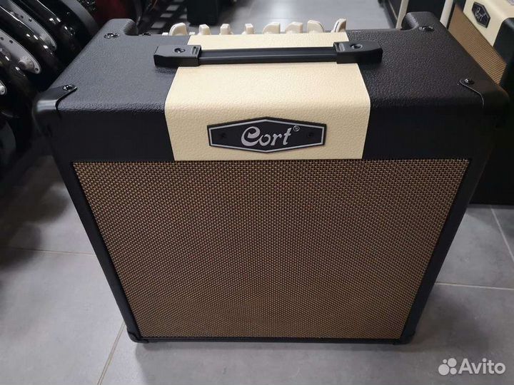 Комбоусилитель для электрогитары Cort cm30r