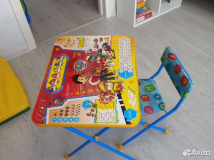 Столик и стульчик для детей