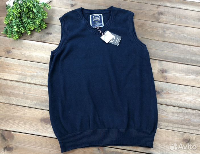 Жилетка безрукавка для мальчика синяя вязаная