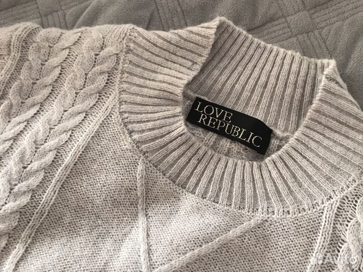 Свитер женский