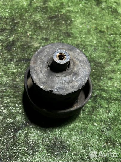 Опора двигателя передняя Volkswagen Passat B4