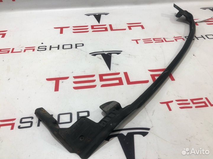 Уплотнитель задней двери Tesla Model S