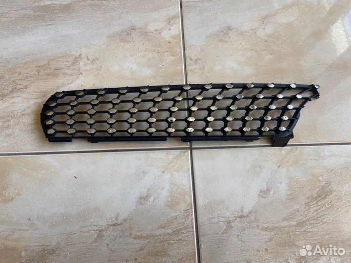 Кронштейн решетки правый Mercedes C Class W 205 С