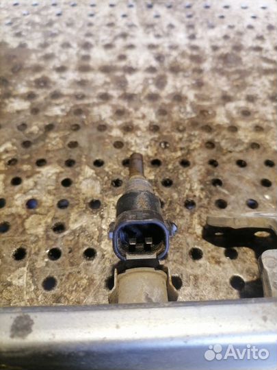 Рейка топливная (рампа) Nissan Tiida