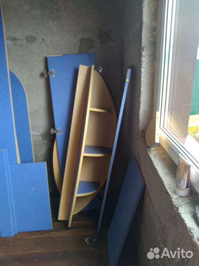 Детская кровать чердак со столом и шкафом