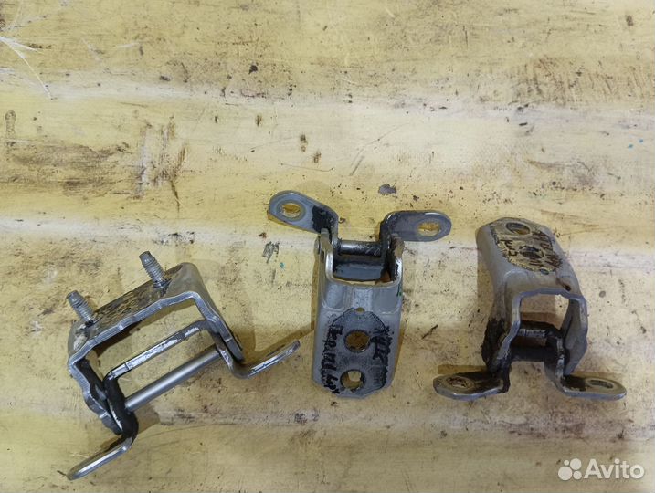 Петля двери Nissan Juke (F15) 2011-2019