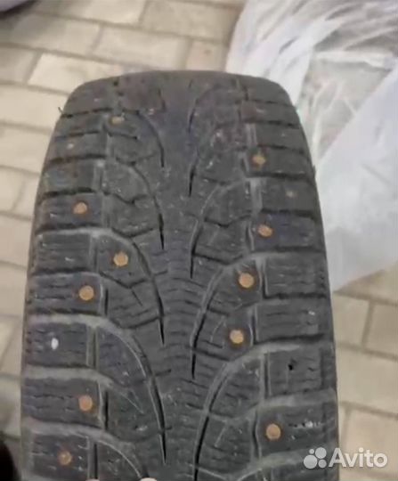 Pirelli Carrier Winter 215/65 R16 98