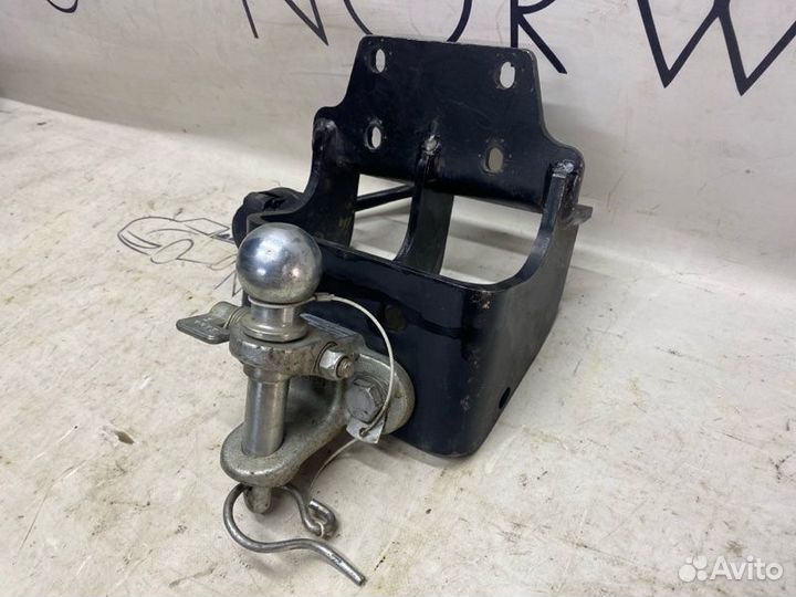 Прицепное устройство (фаркоп) Toyota Hilux 2021