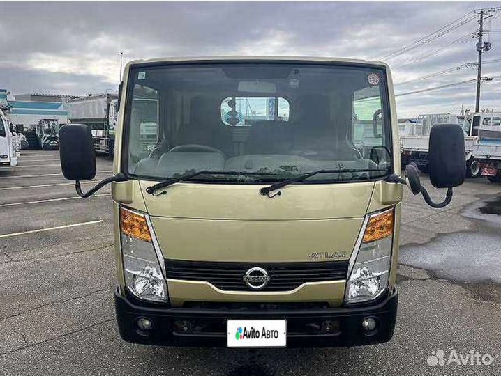 Бортовой грузовик Nissan Atlas, 2017