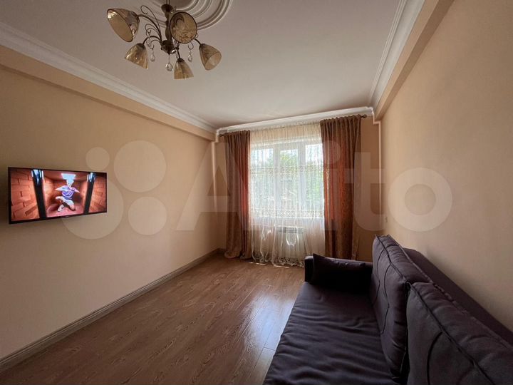 2-к. квартира, 74 м², 2/10 эт.