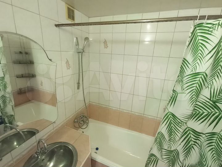 2-к. квартира, 52 м², 4/9 эт.