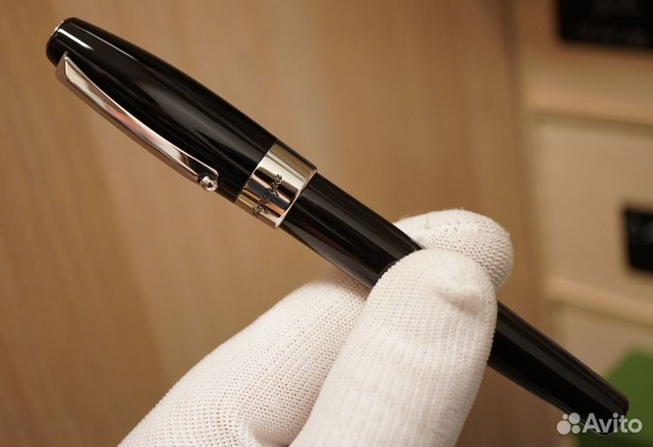 Montegrappa черный роллер с отделкой палладием