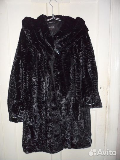 Пальто черное с капюшоном