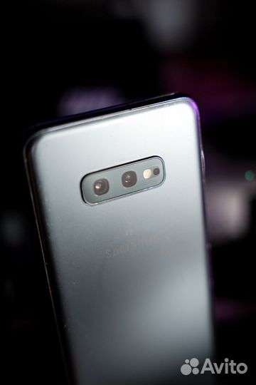 Samsung Galaxy S10e, 6/128 ГБ