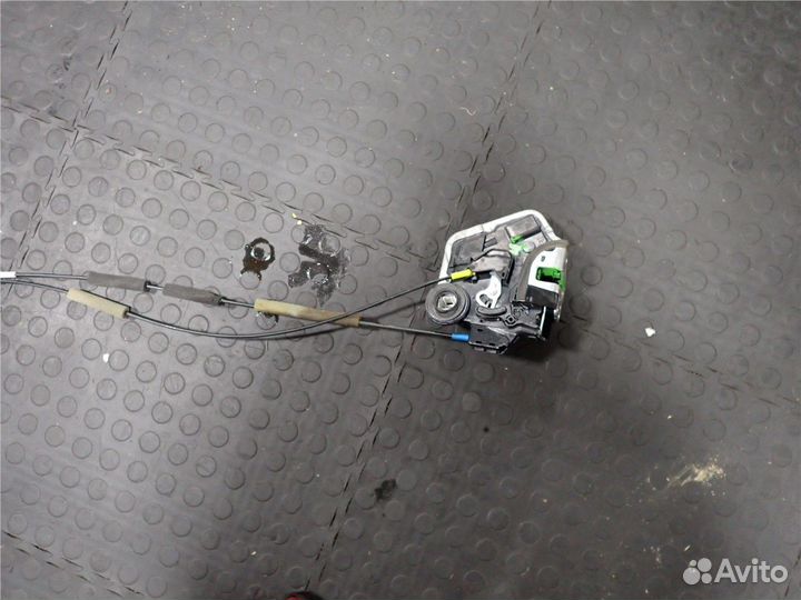 Замок двери Toyota Avensis 2, 2006