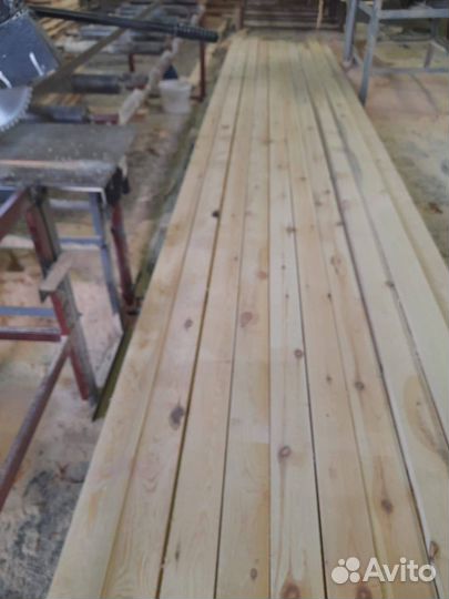 Сосновая доска для интерьера