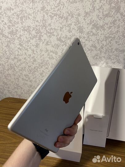 iPad 5 не вкл.Отвязан.Почти идел.Коробка доки