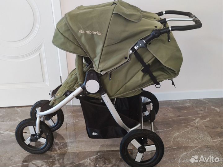 Коляска для двойни bumbleride