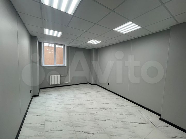Офис с арендатором, 272.7 м²