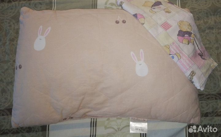 Подушка с наволочкой, пододеяльник, одеяла детские