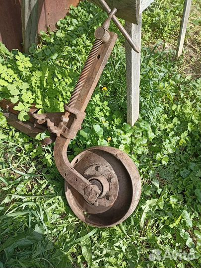 Колесо опорное на плуг
