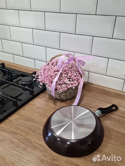 Сковорода новая диаметр 24 см