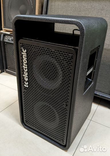 Басовый кабинет, 400Вт TC Electronic RS210 C