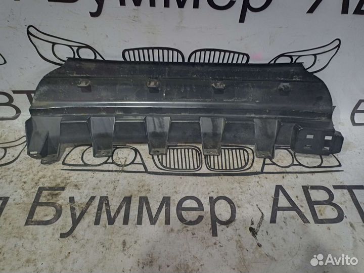 Направляющая заднего бампера BMW F10