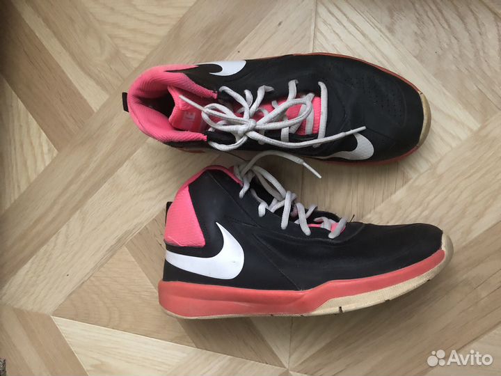 Nike ботинки р 38,5 (24 -24,5 см)