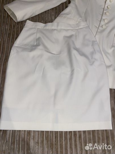 Костюм двойка с юбкой и пиджаком