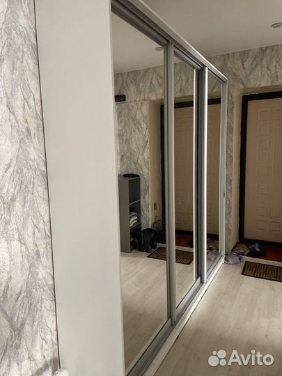 Шкаф купе трехдверный зеркальный