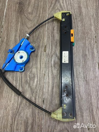 Стеклоподъемник задний правый Volkswagen Touareg