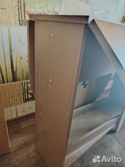 Продом стол книжку