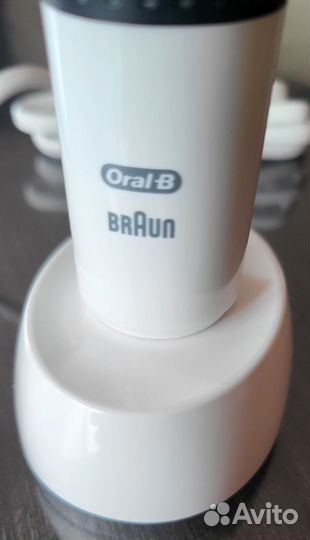 Электрическая зубная щетка oral b pro