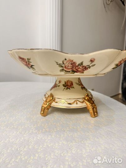 Ваза для фруктов на ножке