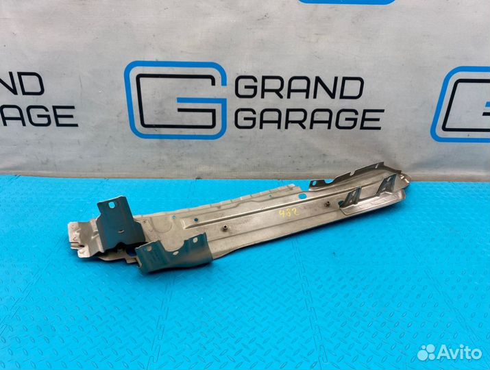 Кронштейн крыла передний правый Audi Q7 4LB BHK