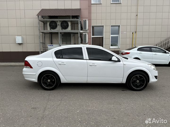 Opel Astra 1.6 МТ, 2011, 245 000 км