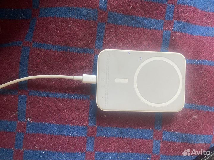 Повербанк apple