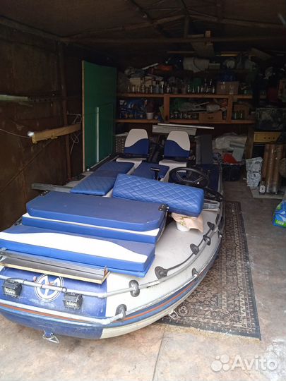 Лодка с мотором