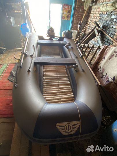 Продаем лодку Флагман - 350 вместе с мотором