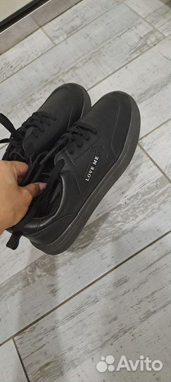 Кроссовки черные