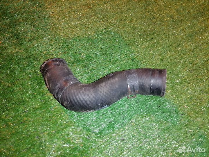 Патрубок охлаждения (радиатора) 16572-67060 верхни